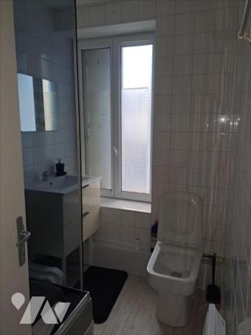 A VENDRE HUELGOAT ENSEMBLE IMMOBILIER A RENOVER PROCHE DU CENTRE