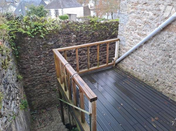 A VENDRE HUELGOAT ENSEMBLE IMMOBILIER A RENOVER PROCHE DU CENTRE