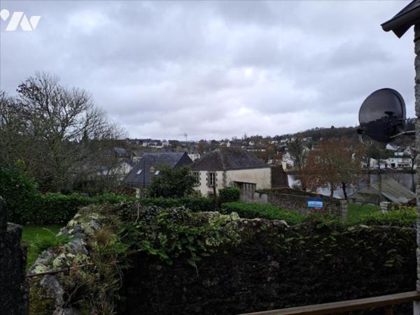 A VENDRE HUELGOAT ENSEMBLE IMMOBILIER A RENOVER PROCHE DU CENTRE