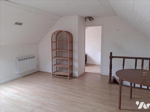 A VENDRE HUELGOAT ENSEMBLE IMMOBILIER A RENOVER PROCHE DU CENTRE