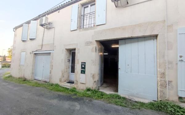 Immeuble à vendre    11 pièces •  Lussant