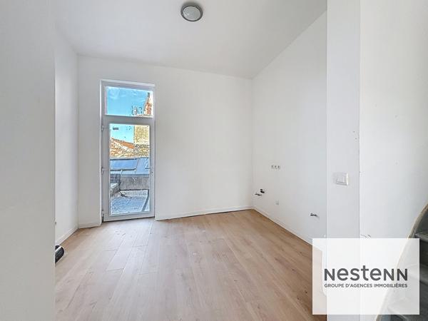 Exclusivement dans votre agence NESTENN Calais : Maison ATYPIQUE rénovée - Emplacement idéal