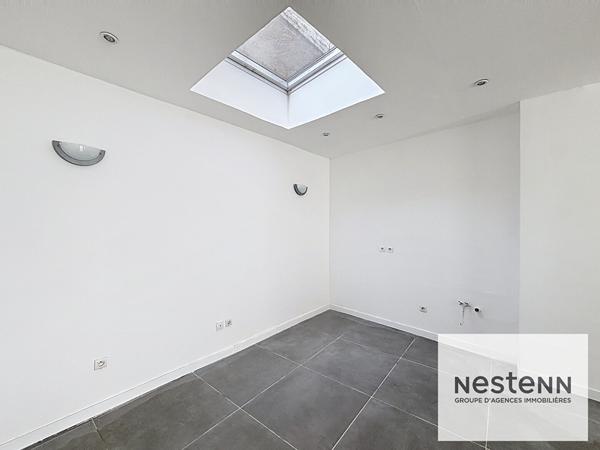 Exclusivement dans votre agence NESTENN Calais : Maison ATYPIQUE rénovée - Emplacement idéal