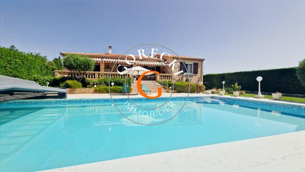 Uzès (30700) A vendre maison à 6 km d'Uzès avec bel espace piscine