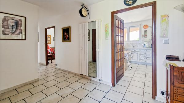 Uzès (30700) A vendre maison à 6 km d'Uzès avec bel espace piscine