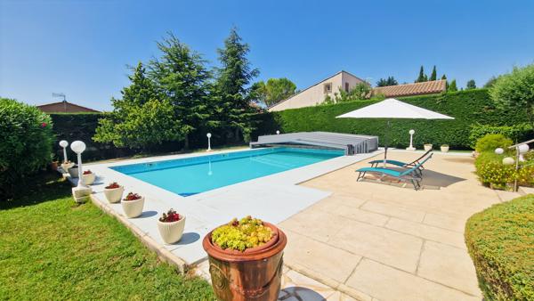Uzès (30700) A vendre maison à 6 km d'Uzès avec bel espace piscine
