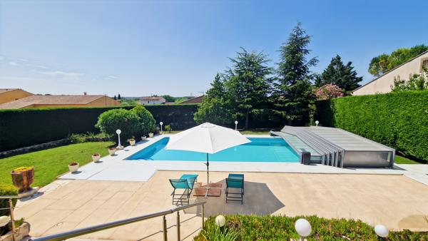 Uzès (30700) A vendre maison à 6 km d'Uzès avec bel espace piscine