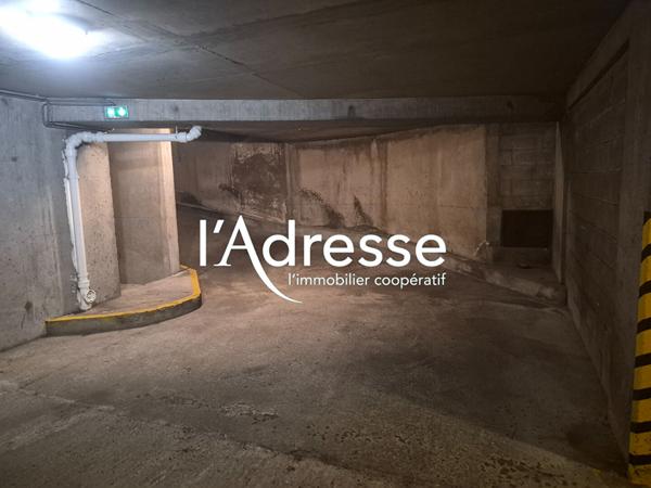 Place de parking pour investissement locatif (ou petite voiture) // Métros Faidherbe - Reuilly - Ledru Rollin