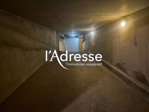 Place de parking pour investissement locatif (ou petite voiture) // Métros Faidherbe - Reuilly - Ledru Rollin