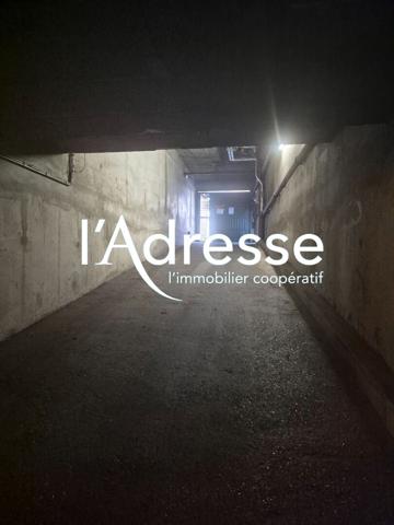 Place de parking pour investissement locatif (ou petite voiture) // Métros Faidherbe - Reuilly - Ledru Rollin