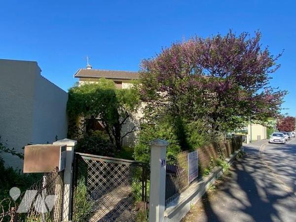 CERNAY LES REIMS : Maison de 6 pièces avec jardin et garage attenant