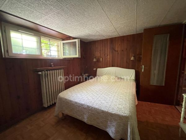 Maison de 3 chambres avec sous sol complet sur 837 m2 de terrain