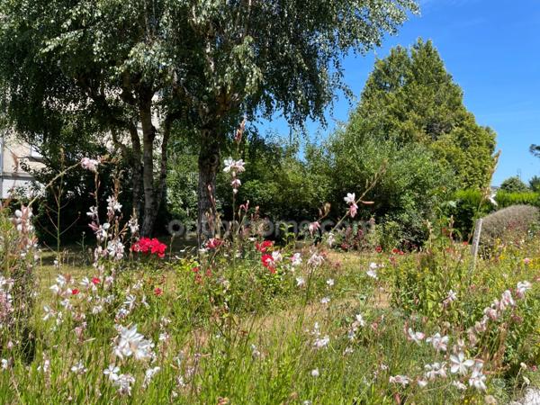 Maison de 3 chambres avec sous sol complet sur 837 m2 de terrain