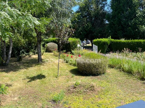 Maison de 3 chambres avec sous sol complet sur 837 m2 de terrain