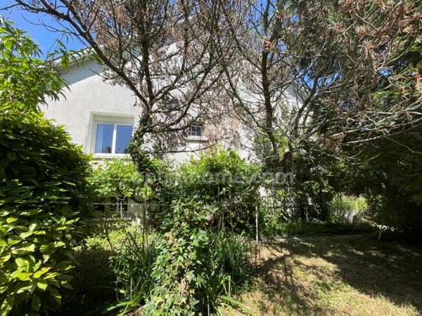 Maison de 3 chambres avec sous sol complet sur 837 m2 de terrain