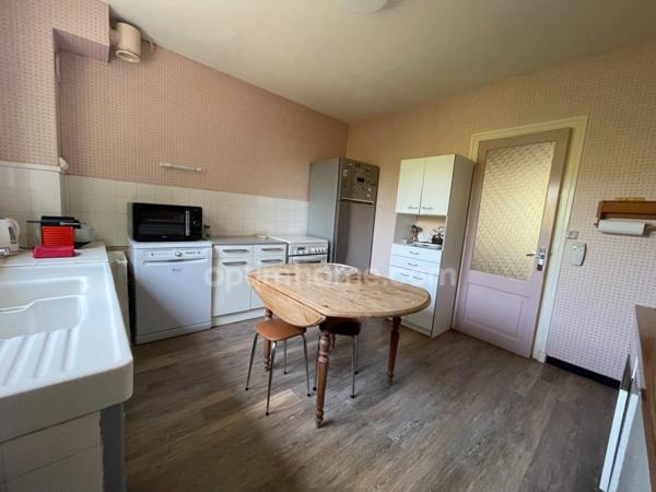 Maison de 3 chambres avec sous sol complet sur 837 m2 de terrain