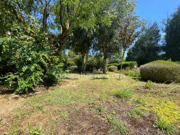 Maison de 3 chambres avec sous sol complet sur 837 m2 de terrain