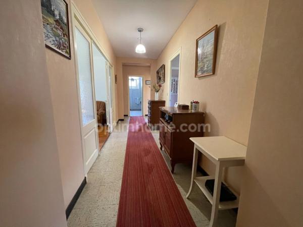 Maison de 3 chambres avec sous sol complet sur 837 m2 de terrain