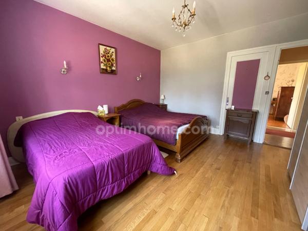 Maison de 3 chambres avec sous sol complet sur 837 m2 de terrain