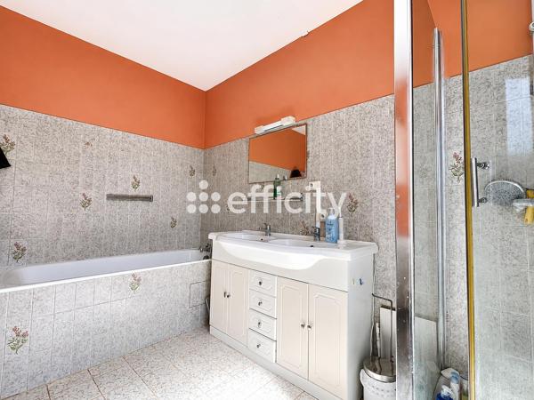 Maison
         5 pièces
        - 82 m² 144 000 € *