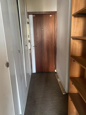 Studio avec balcon, cave et parking dans résidence métro Buttes Chaumont