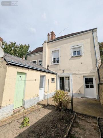 Maison de ville à vendre à Nogent-le-Rotrou dans l'Eure-et-Loir (28400), ref : 1MG   
Centre ville