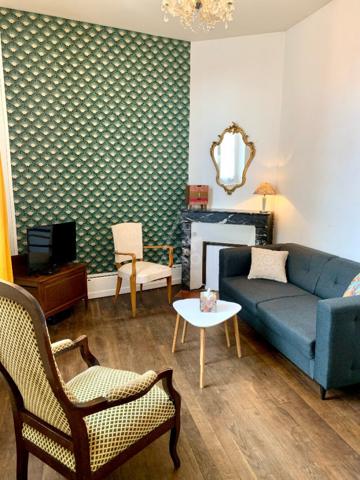 Angouleme quartier St Martin, adorable maison de ville 2 chb avec courette