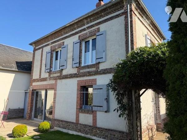 St Pierre de Cernières, jolie maison atypique joliment rénovée aux prestations de qualités
