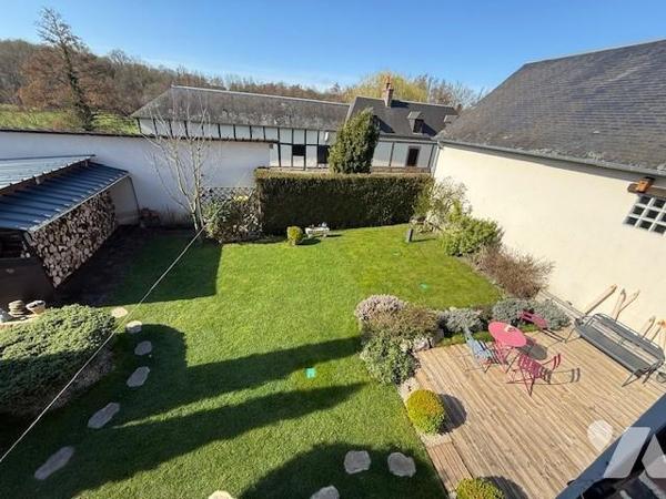 St Pierre de Cernières, jolie maison atypique joliment rénovée aux prestations de qualités