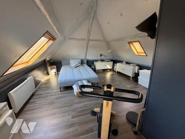 St Pierre de Cernières, jolie maison atypique joliment rénovée aux prestations de qualités