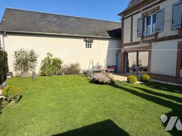 St Pierre de Cernières, jolie maison atypique joliment rénovée aux prestations de qualités