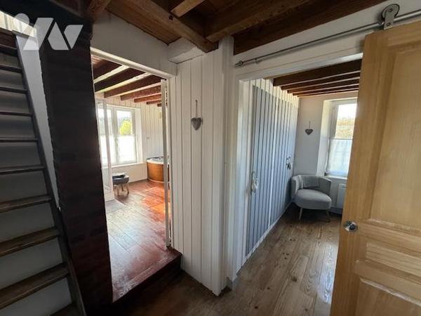 St Pierre de Cernières, jolie maison atypique joliment rénovée aux prestations de qualités