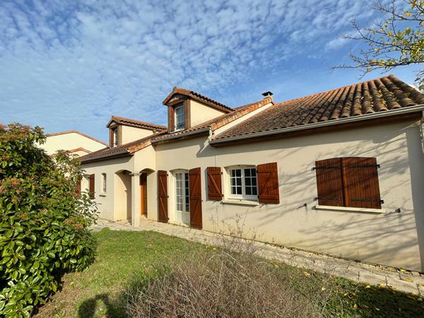 Nouaille Maupertuis - Maison de type 8 , Nouaille maupertuis