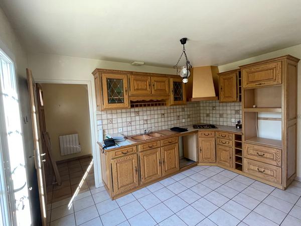 Nouaille Maupertuis - Maison de type 8 , Nouaille maupertuis