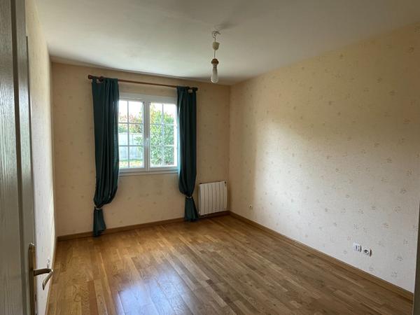 Nouaille Maupertuis - Maison de type 8 , Nouaille maupertuis
