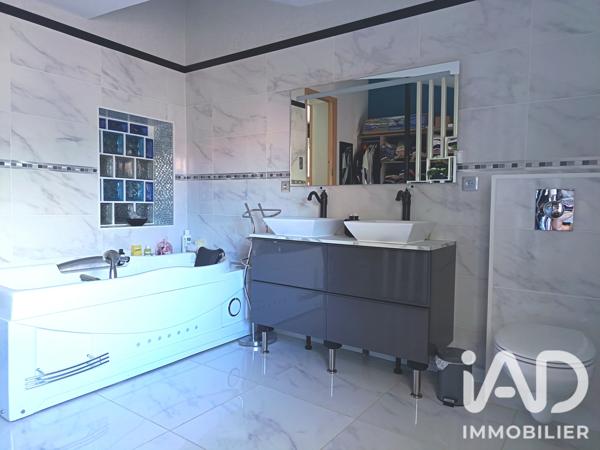 Maison à vendre 4 pièces 185 m² Coutras