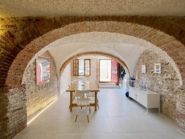 Élégante maison de village rénovée avec cour privée, Claira