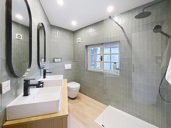 Élégante maison de village rénovée avec cour privée, Claira