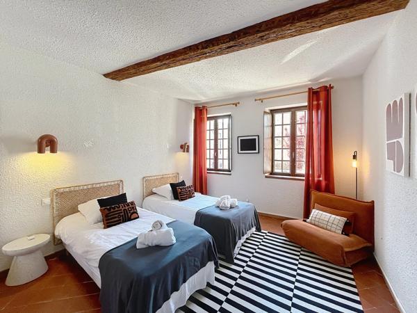 Élégante maison de village rénovée avec cour privée, Claira