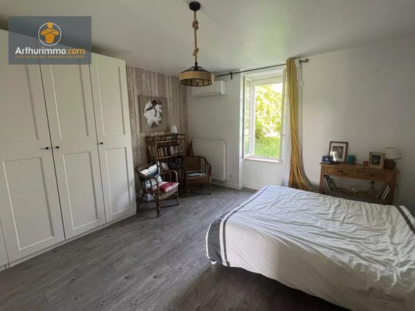 Vente                                                      Maison
                        
                     9 pièces                      285 m2                     à Marmande