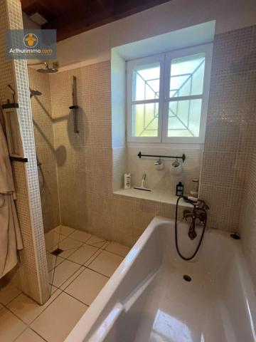 Vente                                                      Maison
                        
                     9 pièces                      285 m2                     à Marmande