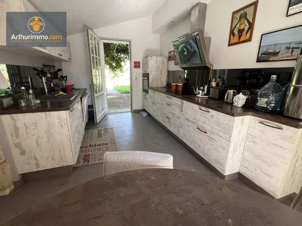 Vente                                                      Maison
                        
                     9 pièces                      285 m2                     à Marmande