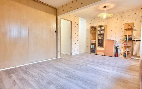 Appartement à vendre    1 pièce • 34 m2 Morangis