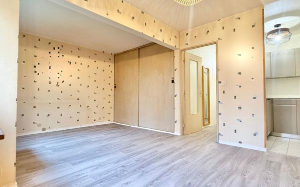 Appartement à vendre    1 pièce • 34 m2 Morangis