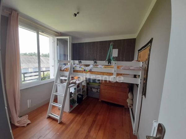 Maison à vendre 4 pièces QUIMPER (29)-83 m2 surface habitable - 3 chambres - avec sous-sol- 1 garage indépendant- jardin- terrasse - Parcelle de 436m2-