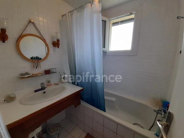 Maison à vendre 4 pièces QUIMPER (29)-83 m2 surface habitable - 3 chambres - avec sous-sol- 1 garage indépendant- jardin- terrasse - Parcelle de 436m2-