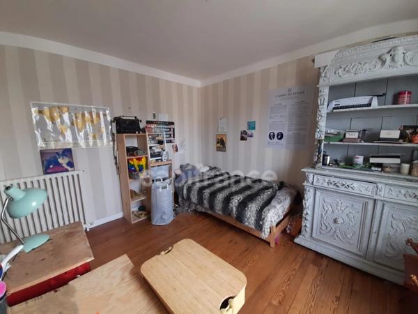 Maison à vendre 4 pièces QUIMPER (29)-83 m2 surface habitable - 3 chambres - avec sous-sol- 1 garage indépendant- jardin- terrasse - Parcelle de 436m2-