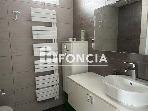 Location Appartement 4 pièces 62.46 m² - 18 RUE HENRI DUNANT Grenoble 38000