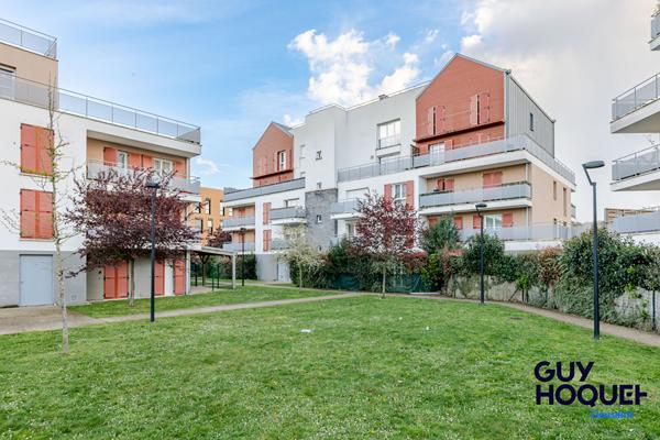 Appartement 3 pièces à Lieusaint  avec terrasse, jardin et deux places de parking en sous-sol !