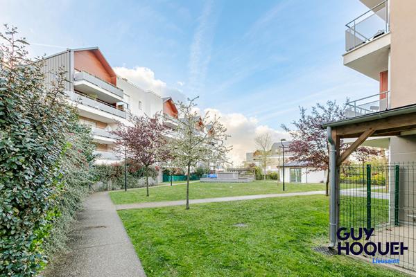 Appartement 3 pièces à Lieusaint  avec terrasse, jardin et deux places de parking en sous-sol !